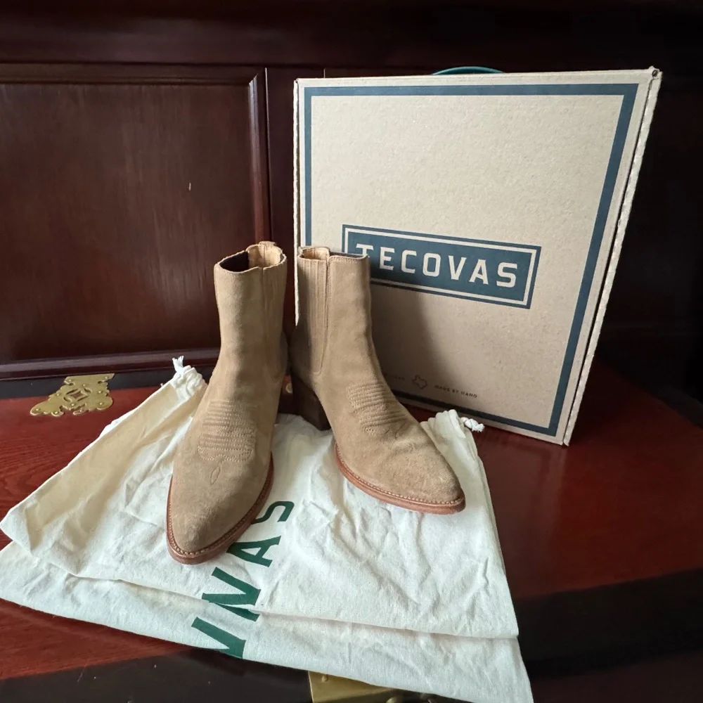Tecovas tan suede